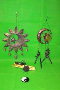 lot 31 image: TOTAL OF 3 ASSORTED WIND CHIMES