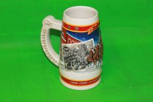 lot 39 image: 1999 BUDWEISER HOLIDAY STEIN MUG  CS389