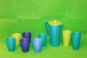 lot 50 image: VINTAGE  SHEER  TUPPERWARE PITCHER WITH 8-CUPS