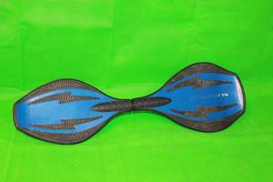 lot 55 image: RAZOR RIPSTIK CASTER BOARD