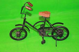 lot 21 image: MYTHROJAN WOODMETAL BICYCLE HOME ,OFFICE DECORATION