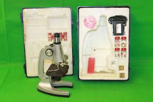 lot 25 image: VINTAGE TASCO 1200X MICROSCOPE KIT M1200ZFC