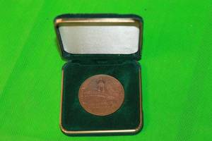 lot 62 image: RARE 1990 ISSUE- FOR THOSE WHO SERVED REMEMBER PEARL HARBOR OGP DECEMBER 7,1941 , IN ORIGINAL CASE
