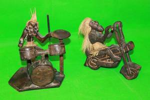 lot 65 image: TOTAL OF 2 HANDMADE IN JAVA WOOD SCULPTURE FIGURINES