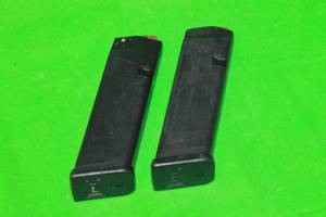 lot 72 image: TOTASL OF 2  .40 GLOCK HANDGUN MAGAZINE 15 ROUNDS WITH BULLETS