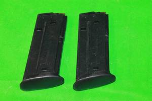 lot 73 image: TOTAL OF 2  5.7 X 28MM  HANDGUN MAGAZINE 20 ROUNDS WITH BULLETS