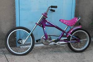 lot 14 image: SCHWINN STING-RAY CHOPPER BICYCLE