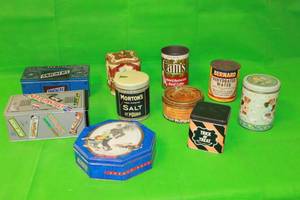 lot 18 image: TOTAL OF 1O VINTAGE COLLECTORS TINS