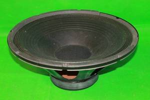 lot 16 image: 15 SUBWOOFER SPEAKER 151298