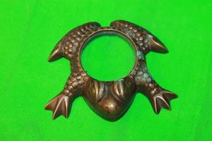 lot 84 image: BRASS FROG MAGNIFIER 4