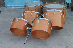 lot 89 image: TOTAL OF 6 VINTAGE SLINGERLAND MAPLE WOOD DRUM SET