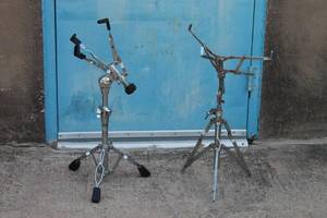 lot 94 image: TOTAL OF 2 SNARE DRUM STANDS