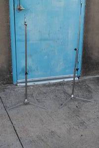 lot 95 image: TOTAL OF 2 LIGHT WEIGHT SLINGERLAND CYMBAL STANDS
