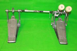 lot 101 image: PEARL DOUBLE BASS DRUM PEDALS