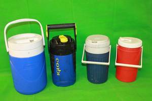 lot 134 image: TOTAL OF 4 WATER JUG THERMOS
