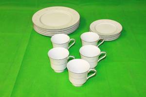 lot 171 image: TOTAL OF 15 PC INTERNATIONAL FINE CHINA FASCINATION 5723 DINNERWARE , 5-DINNER PLATES ,5-APPETIZER DESSERT PLATES , 5- CUPS
