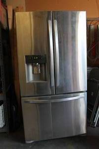 lot 193 image: KENMORE 795.73053.410 STAINLESS STEEL FRENCH DOOR  REFRIGERATOR  POWER ON NOT COOLING