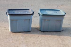 lot 195 image: TOTAL OF 2 RUBBERMAID ROUGHNECK 18 GAL. STORAGE TOTES ITH LIDS