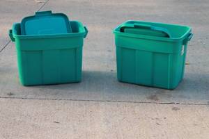 lot 197 image: TOTAL OF 2 RUBBERMAID ROUGHNECK 18 GAL. STORAGE TOTES WITH LIDS