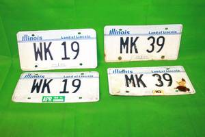 lot 203 image: SET OF 2 1980S ILLINOIS LICENSE PLATES