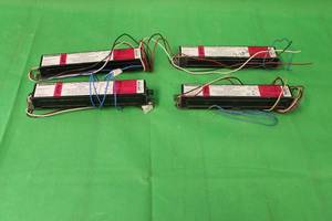 lot 208 image: TOTAL OF 4 SYLVANIA QUICKTRONIC QT1X32  TB277   ISN-SC  1-LAMP INSTANT START T8 ELECTRONIC BALLAST