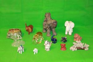 lot 220 image: ELEPHANT STATUE FIGURINE LOT