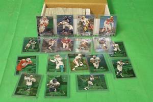 lot 224 image: GENEROUS AMOUNT OF NFL CARDS