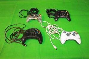lot 232 image: TOTAL OF 4 XBOX WIRED CONTROLLERS