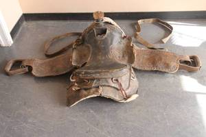 lot 7 image: LEATHER SADDLE