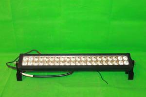 lot 31 image: LED OFF ROAD LIGHT BAR 21.5 LONG