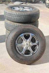 lot 2 image: 5 RANGER TRAIL RADIAL TIRES WITH CHROME RIMS ST21575R14 ALL TIRES HAVE GOOD TREAD