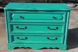 lot 3 image: 3 DRAWER DRESSER 42L X 18W X 30H