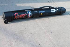 lot 32 image: JUMBO AIR LINER FISHING ROD TUBE