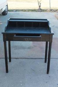 lot 34 image: VINTAGE ONE DRAWER SPINDALE DESK