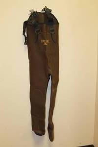 lot 53 image: BONE DRY RED HED STOCKING FOOT NEOPRENE CHEST WADER LEFT STRAP NEEDS STITCHING SOZE LARGE