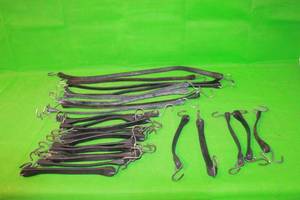 lot 54 image: LOT OF 26 ASSORTED SIZE RUBBER BUNGEE TARP STRAPS WITH HOOKS