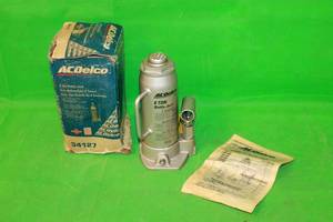 lot 68 image: ACDELCO HYDRAULIC 8TON BOTTLE JACK 34127