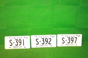 lot 71 image: 3 TEXAS 1969 TRACTOR LICENSE PLATES