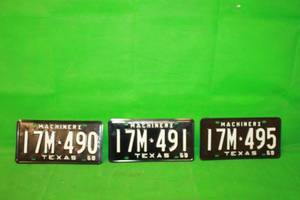 lot 73 image: 3 TEXAS 1968 TRACTOR LICENSE PLATES