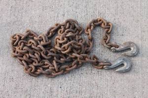 lot 79 image: TOW CHAIN WITH HOOKS