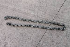 lot 81 image: CHAIN WITH HOOK AT ONE END
