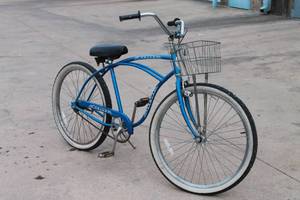 lot 88 image: VINTAGE SCHWINN CRUISER