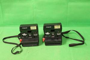 lot 92 image: 2 VINTAGE POLAROID 600 BUSINESS EDITION 2 CAMERAS