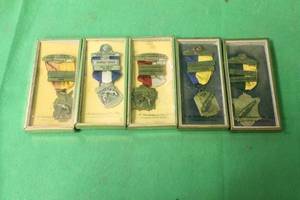lot 108 image: 5 VINTAGE 1960S PISTOL AND RIFLE TOURNAMENT MEDALS