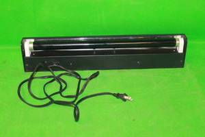 lot 141 image: AMERICN 18 BLCK LIGHT MODEL DK-053F
