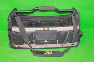 lot 145 image: CUSTOM LEATHERCRAFT TOOL BAG
