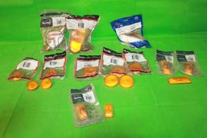 lot 148 image: 17 TRUCK LITE ASSORTED YELLOW MARKER CLEARENCE LIGHTS