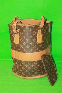 lot 155 image: LOUIS VUITTON MRAIS BUCKET GM TOTE W FRENCH TWIST KISSLOCK POUCH AUTHENTICITY UNKNOWN