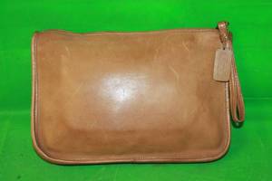 lot 158 image: VINTAGE COACH NYC SLIM PORTFOLIO LEATHER CLUTCH AUTHENTICITY UNKNOWN