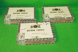 lot 187 image: 3 VINTAGE ARTURO FUENTE CURLY HEAD DELUXE CIGAR BOXES MADE IN DOMINICAN REPUBLIC
